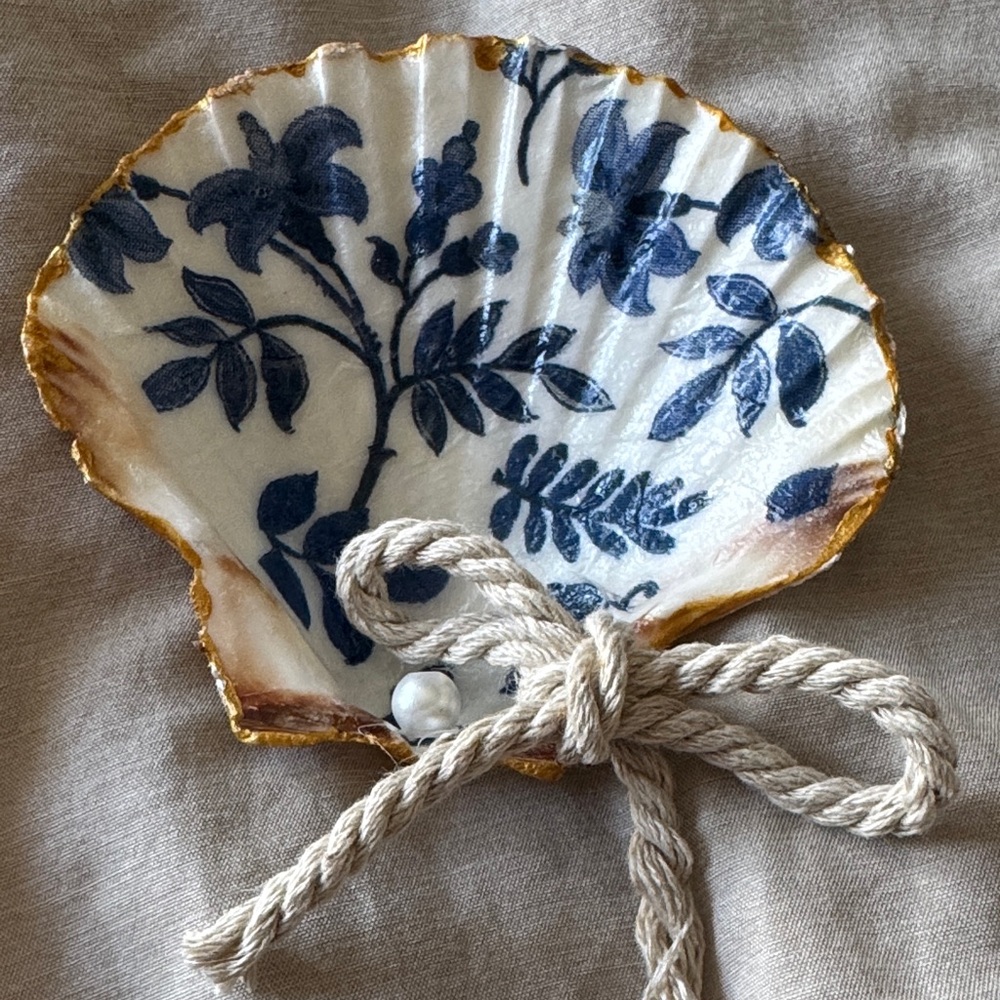 Blue and Gold Decorative Shell Dish